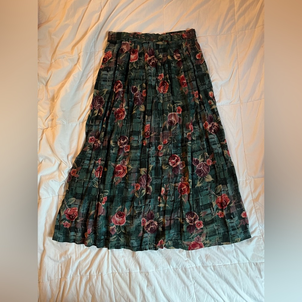 Mid length floral skirt size small